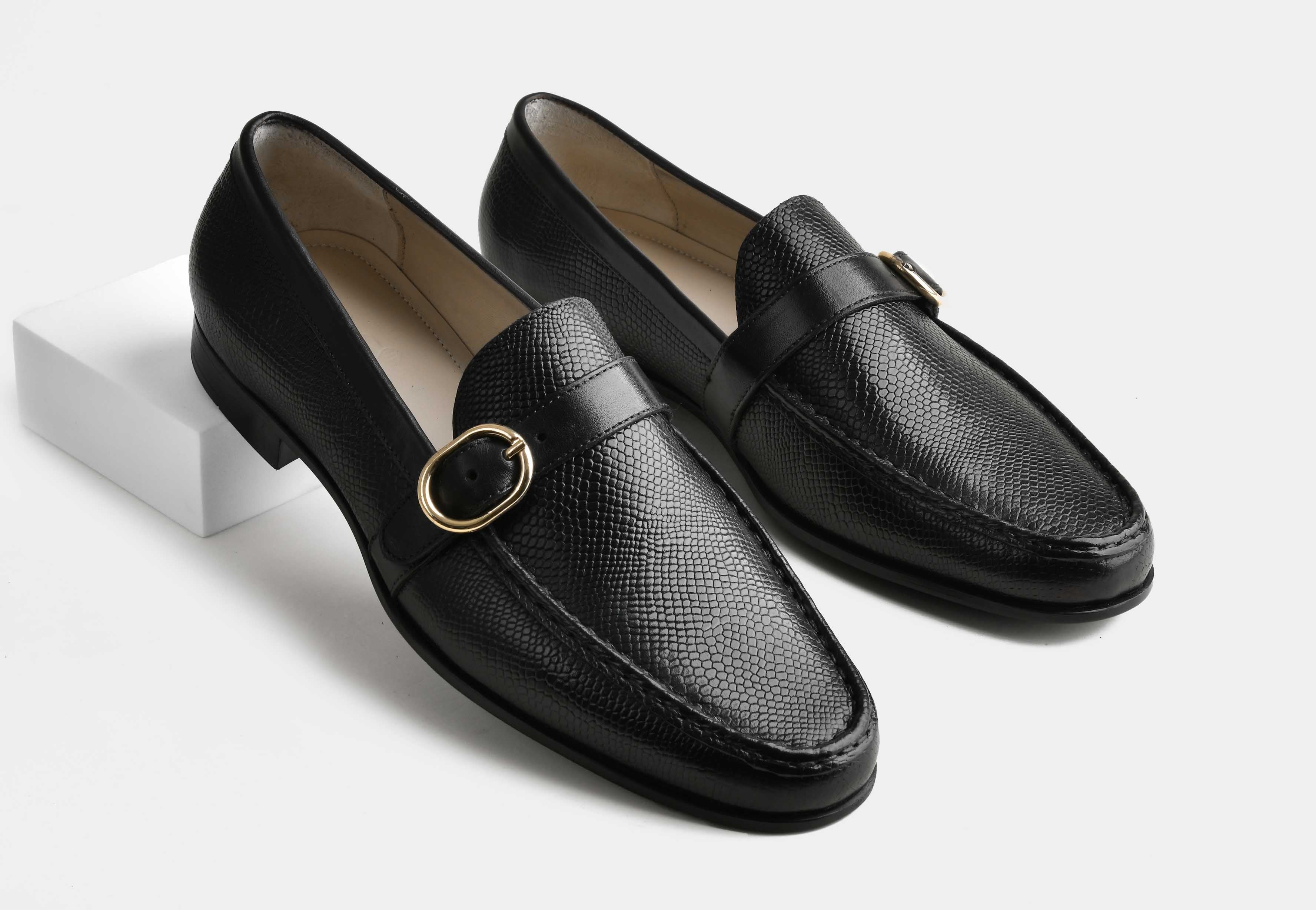 SORRENTO | MEN BLACK TEXTURED LEATHER SIDE-BUCKLE LOAFERS