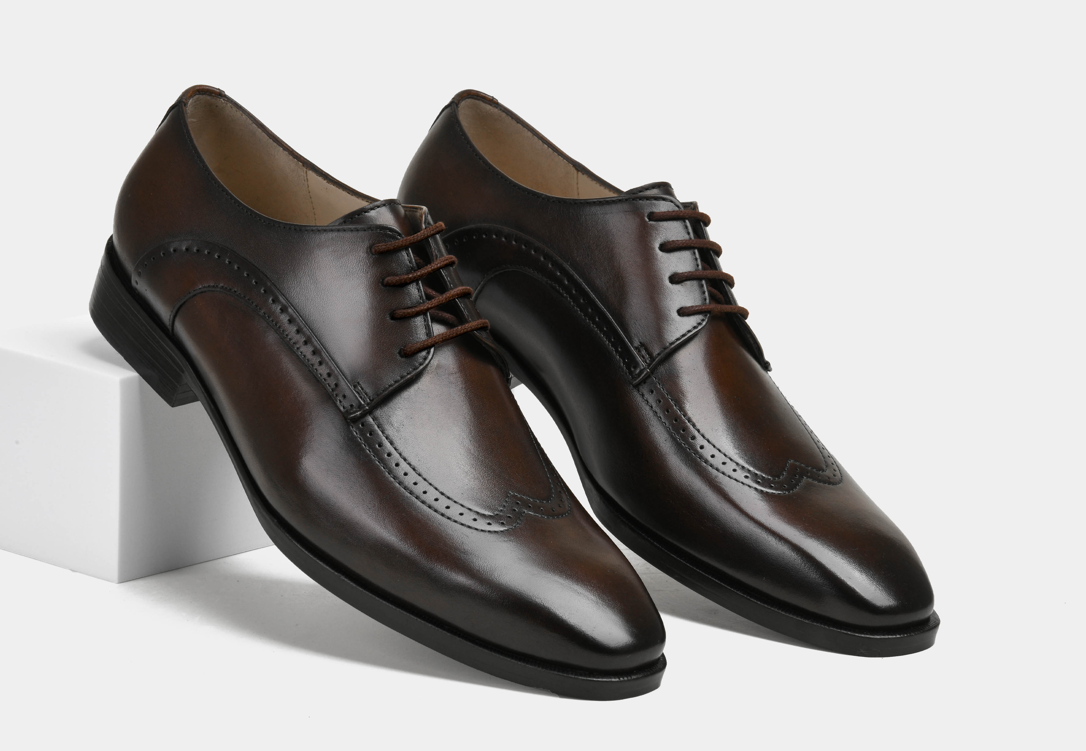 MATEO | MEN WOOD BROWN WINGTIP DERBYS