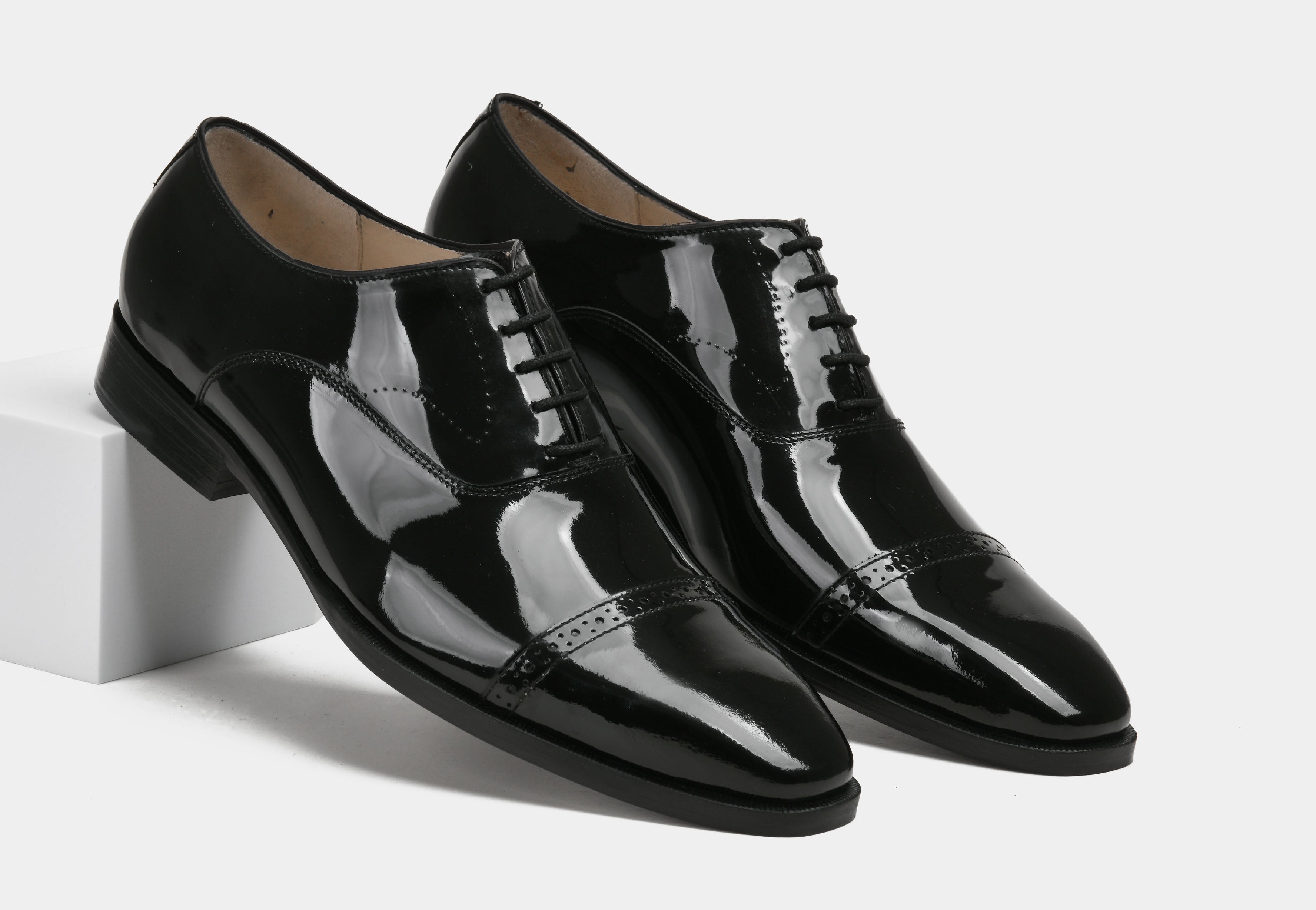 LORENZO | MEN BLACK PATENT CAP-TOE OXFORDS