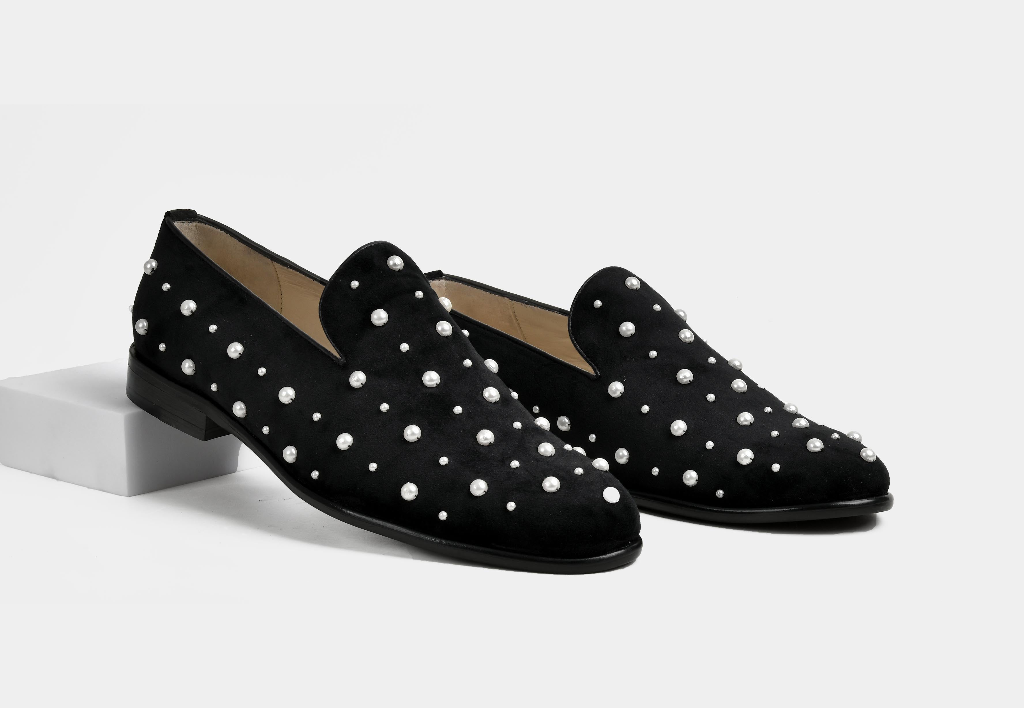 PERLATO | MEN BLACK PEARL-STUD VELVET SLIP-ONS