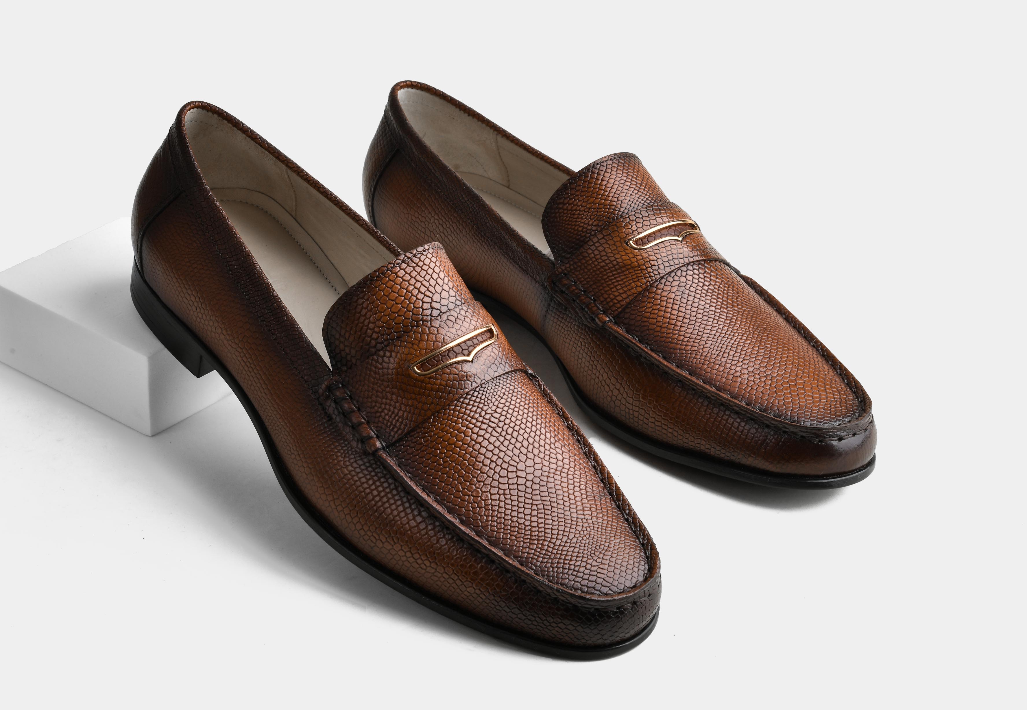ANTINO | MEN COGNAC PEBBLE-CROC HAND-BURNISHED LOAFERS