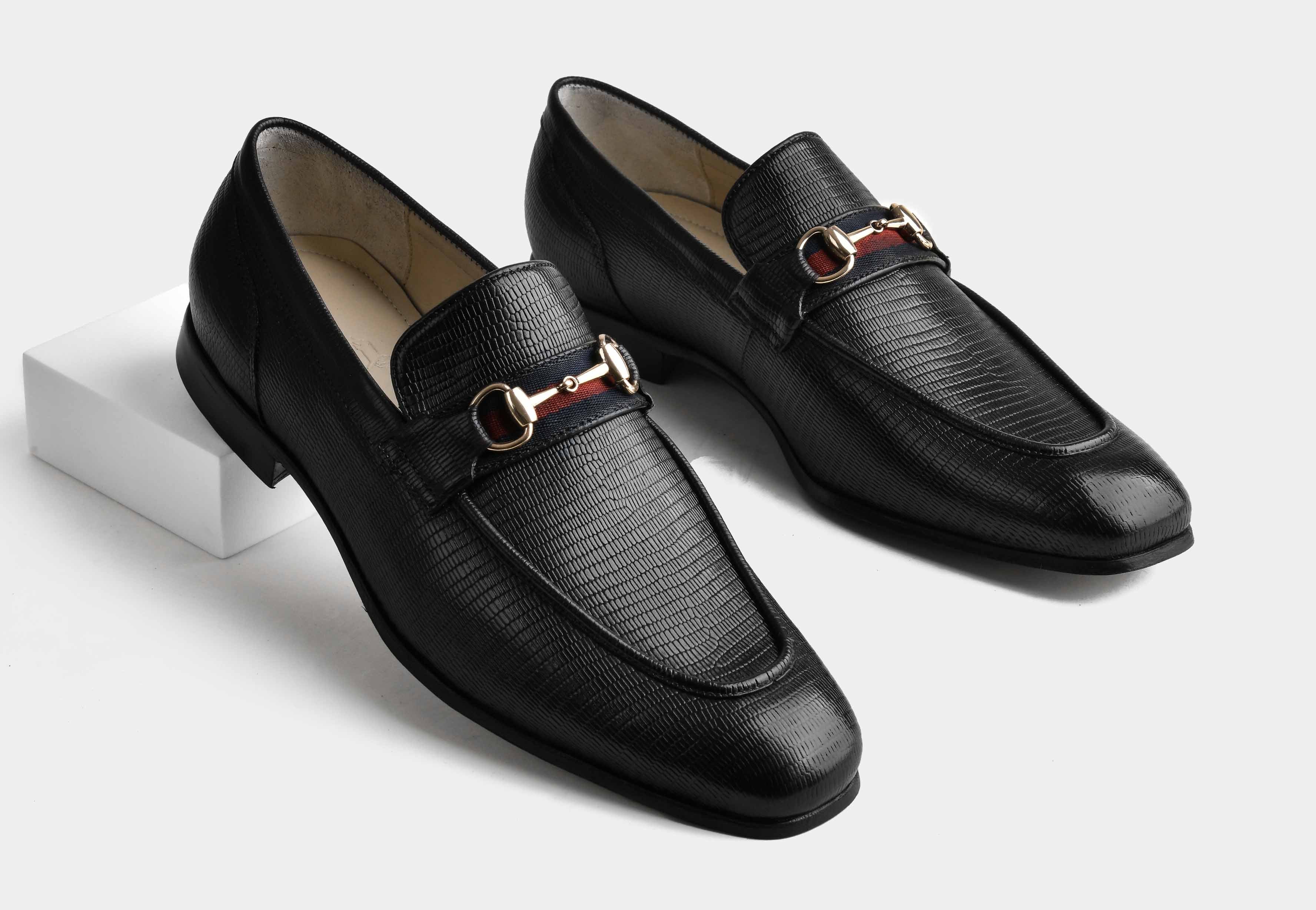 VARENO | MEN BLACK TEXTURED HORSEBIT LOAFERS