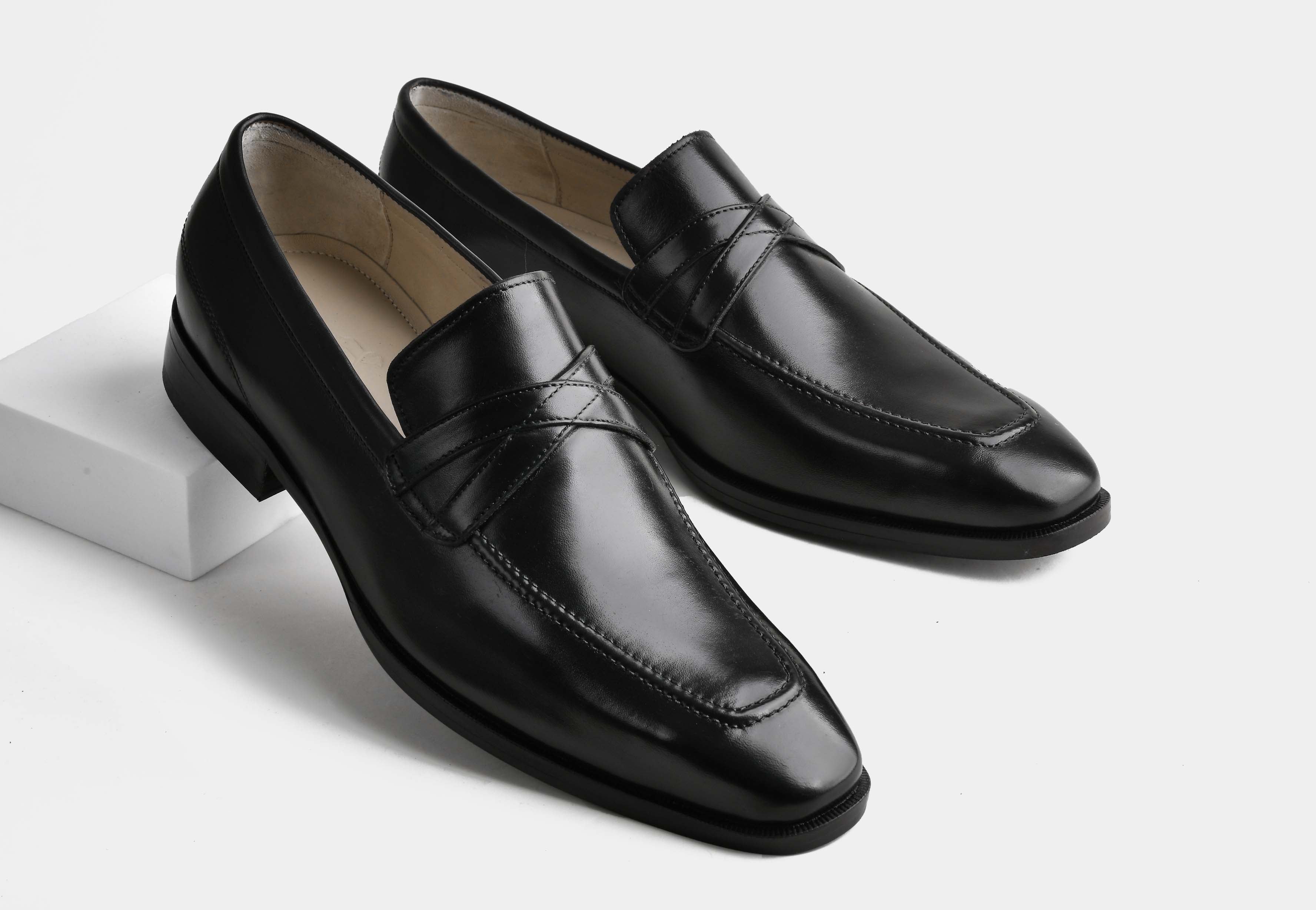 ADRINO | MEN BLACK CROSS-STRAP LOAFERS