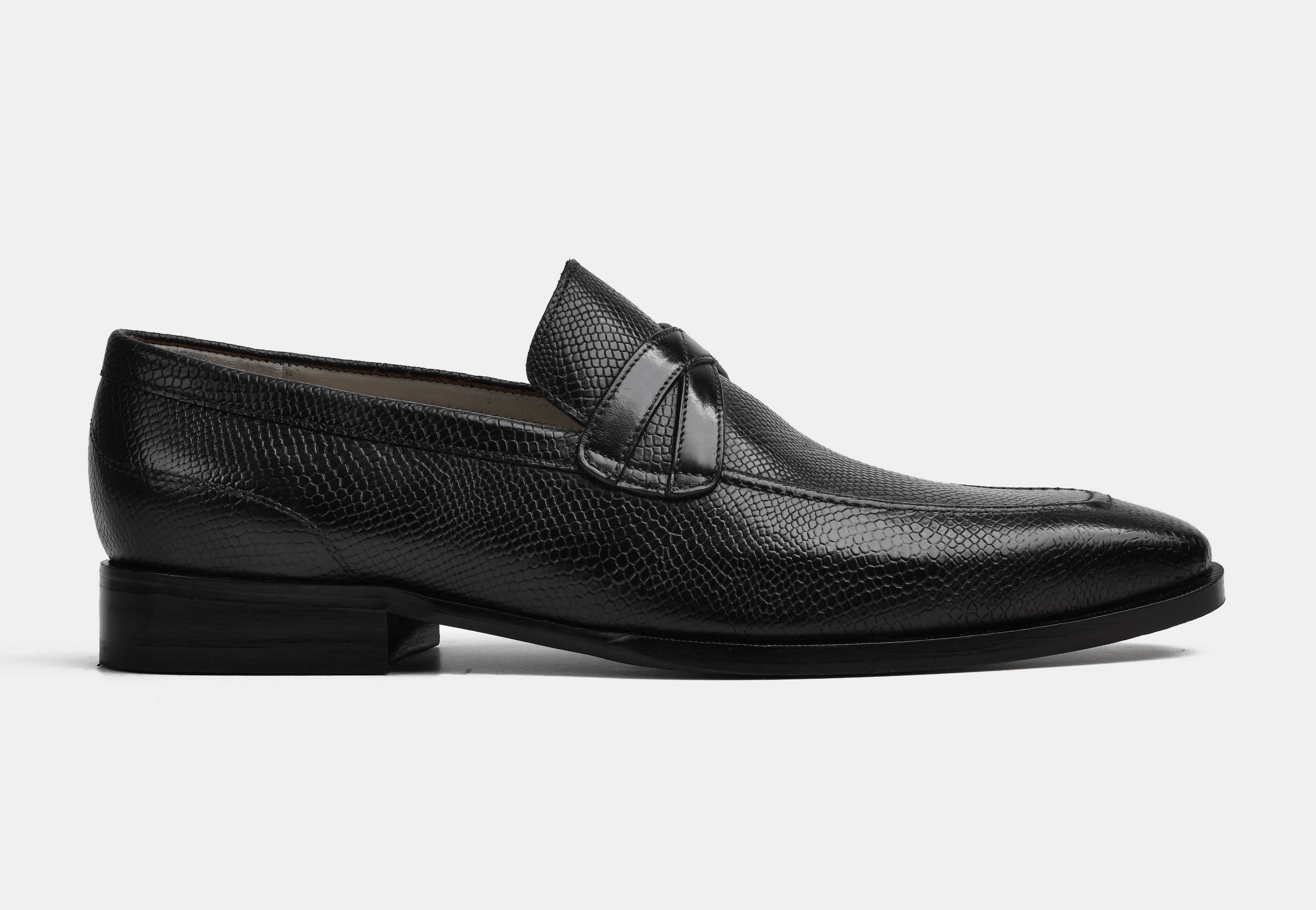 ADRINO | MEN BLACK TEXTURED CROSS-STRAP LOAFERS
