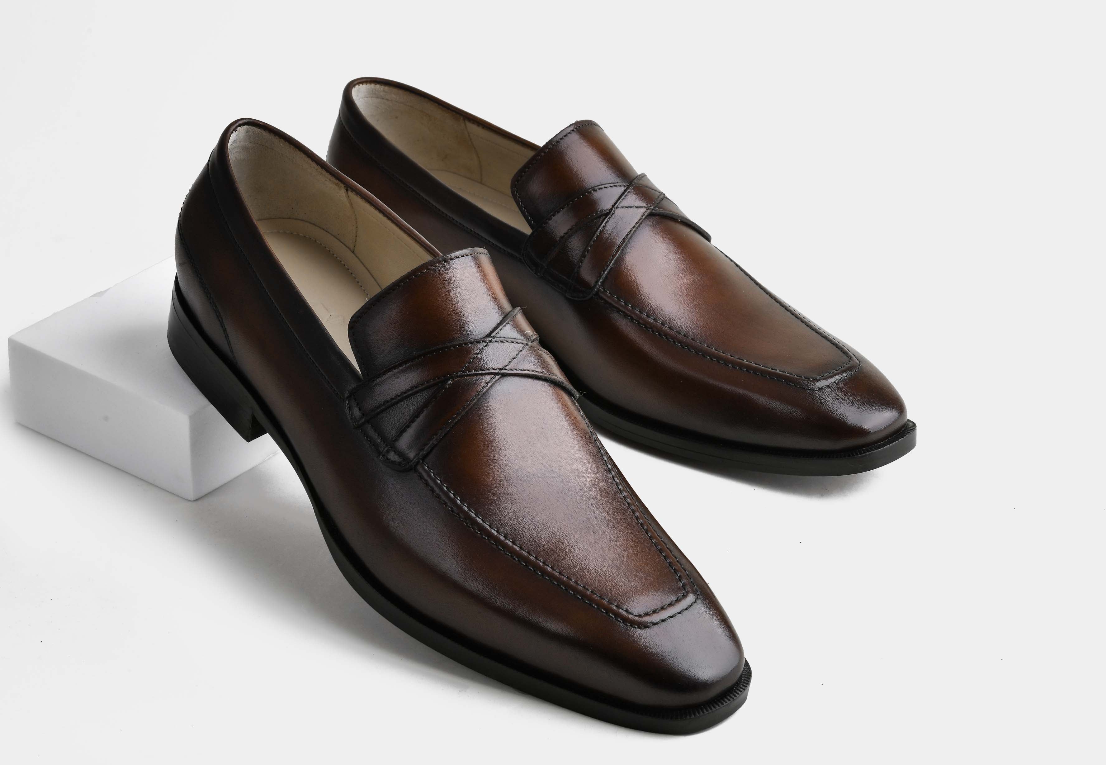 ADRINO | MEN BROWN HAND-BURNISHED CROSS-STRAP LOAFERS