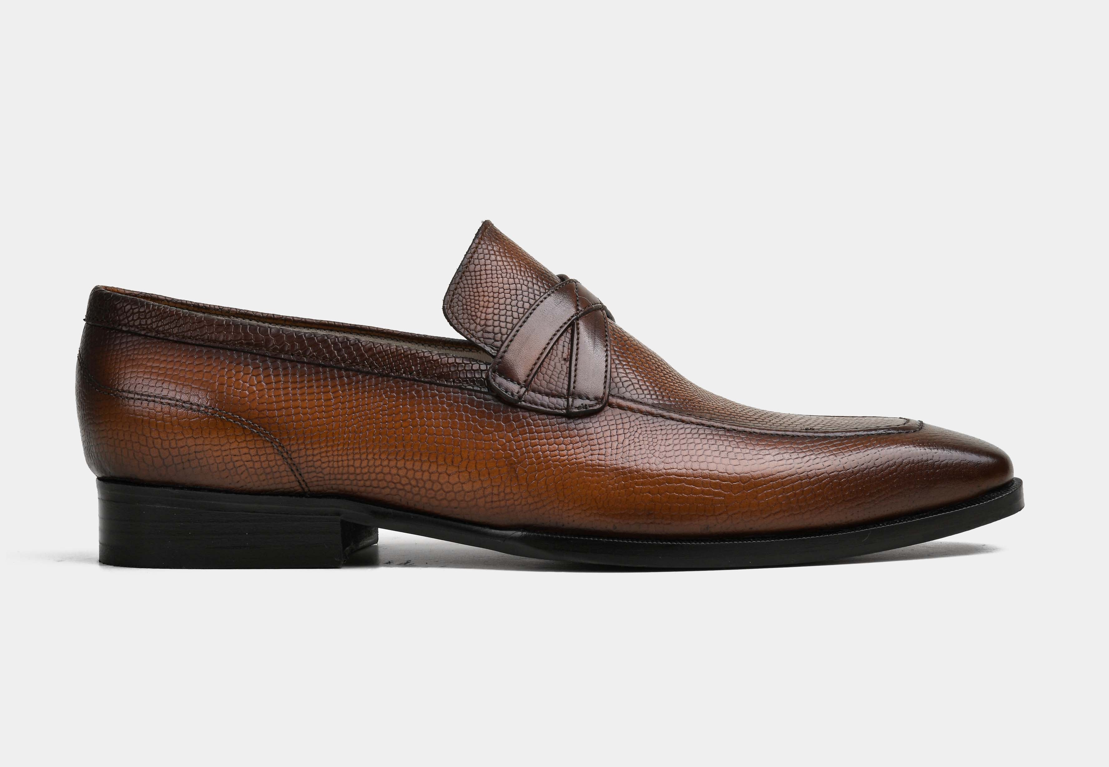 ADRINO | MEN TAN TEXTURED CROSS-STRAP LOAFERS
