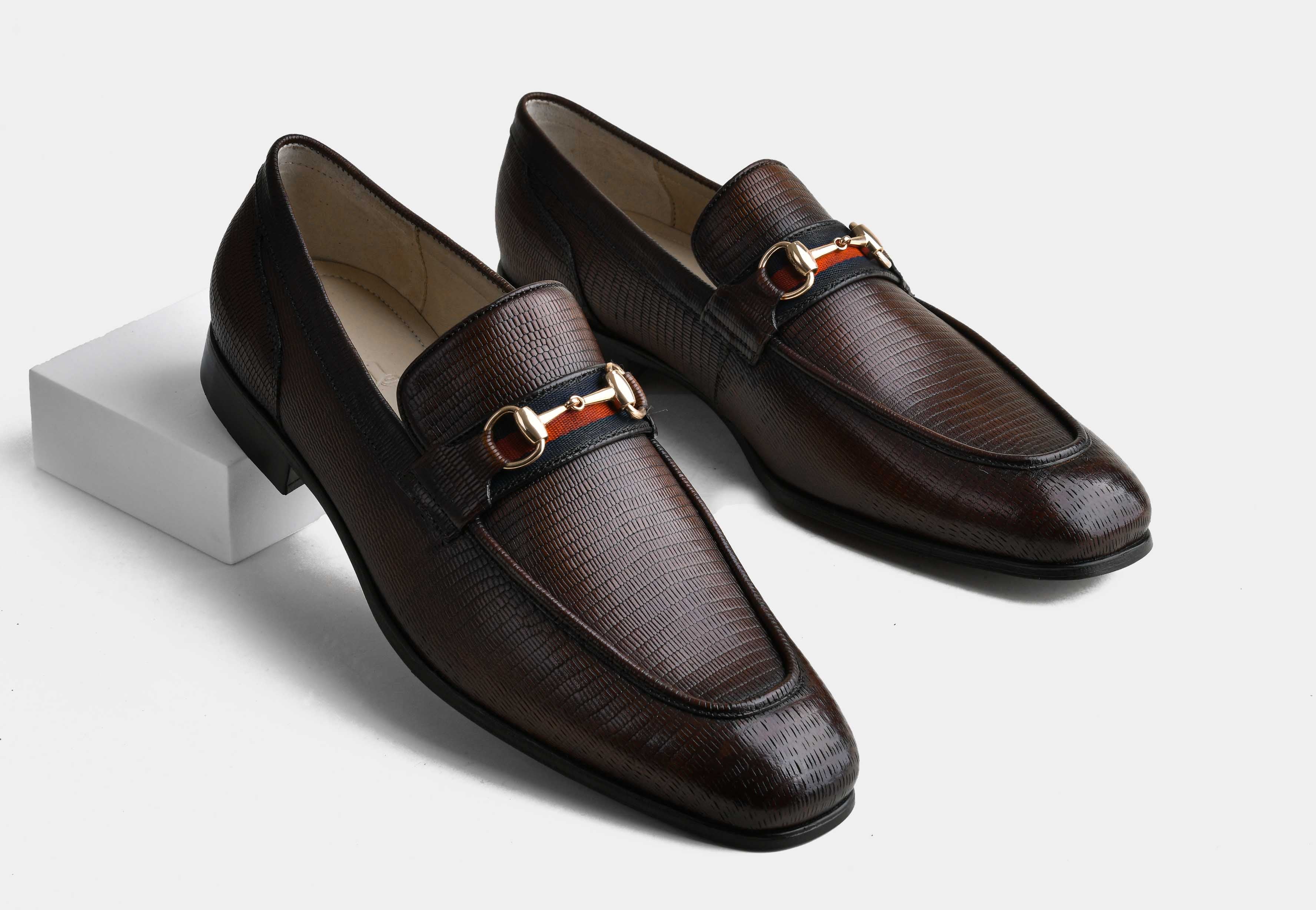 VARENO | MEN BROWN TEXTURED HORSEBIT LOAFERS