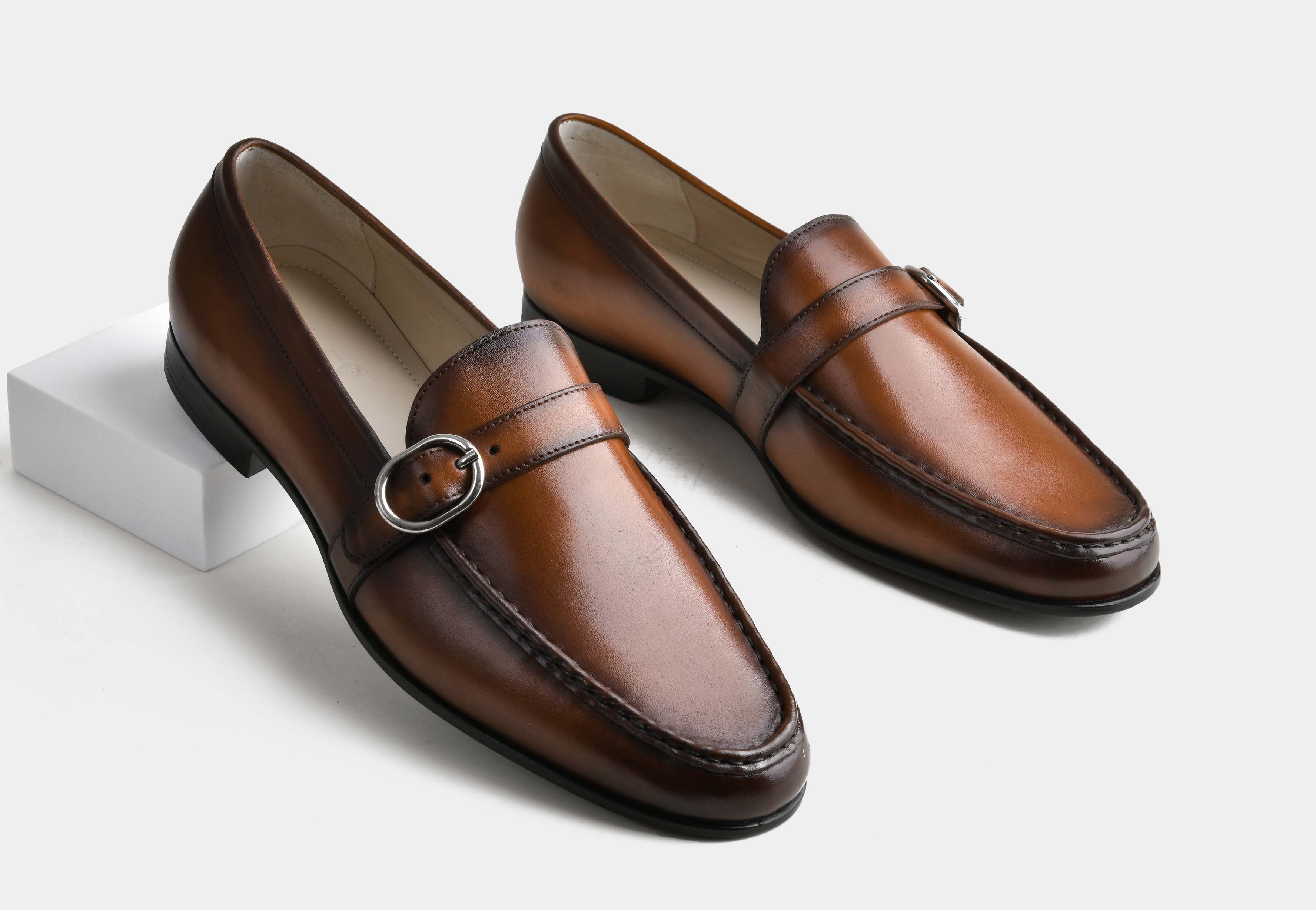 SORRENTO | MEN TAN HAND-BURNISHED SIDE-BUCKLE LOAFERS