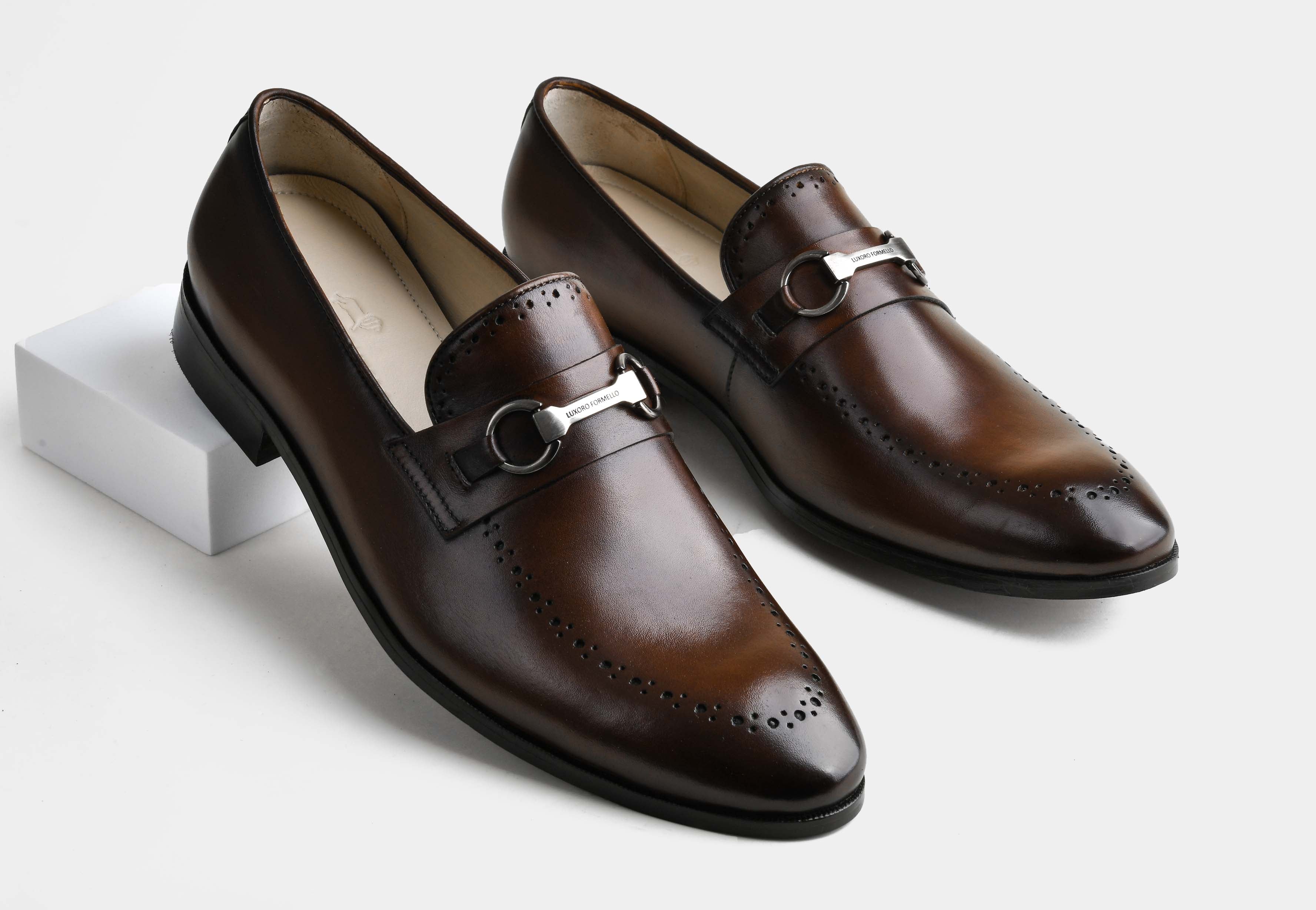 DELVANO | MEN BROWN HAND-BURNISHED BUCKLE LOAFERS