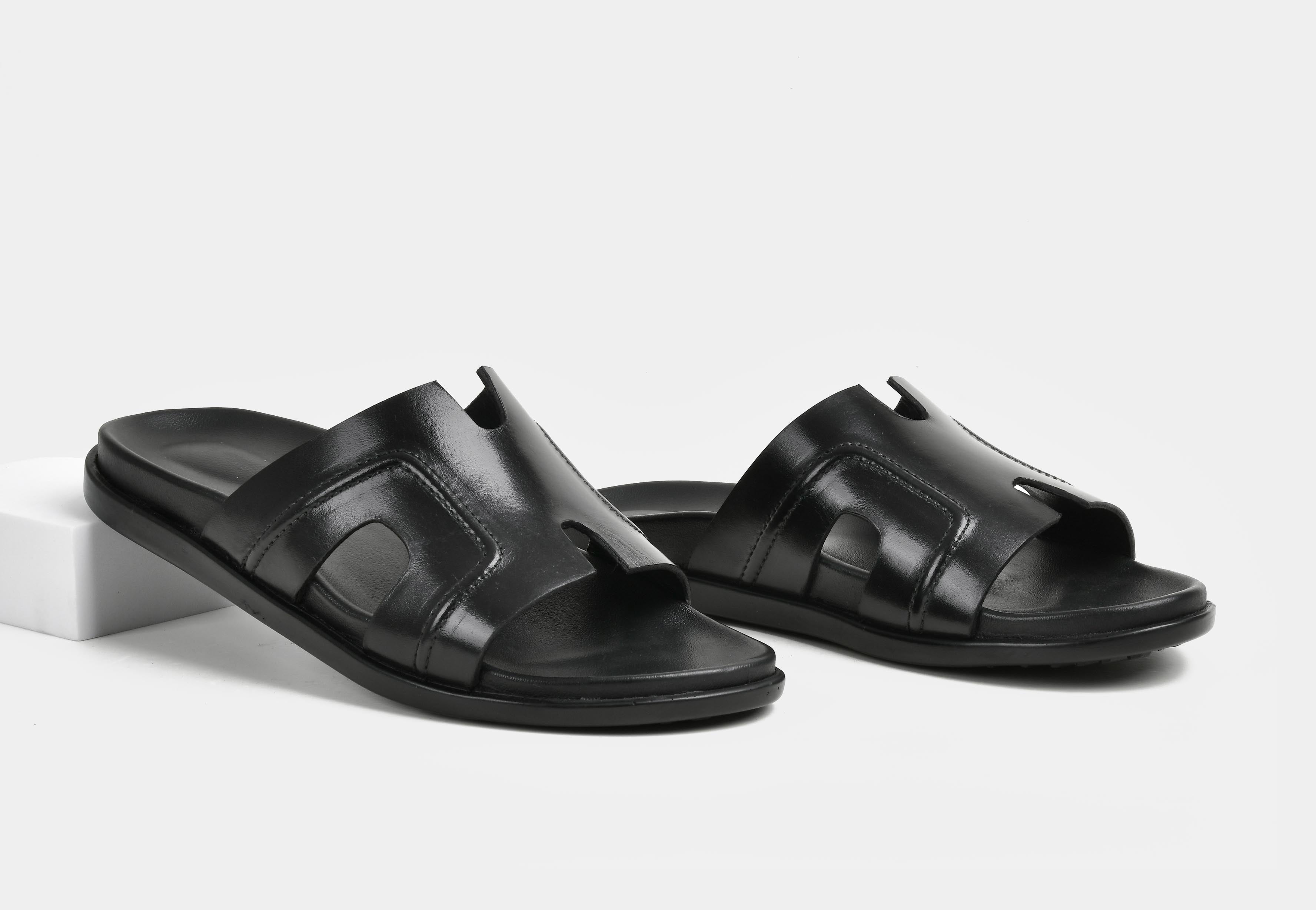 HERMANO | MEN BLACK CUT-OUT SLIDERS