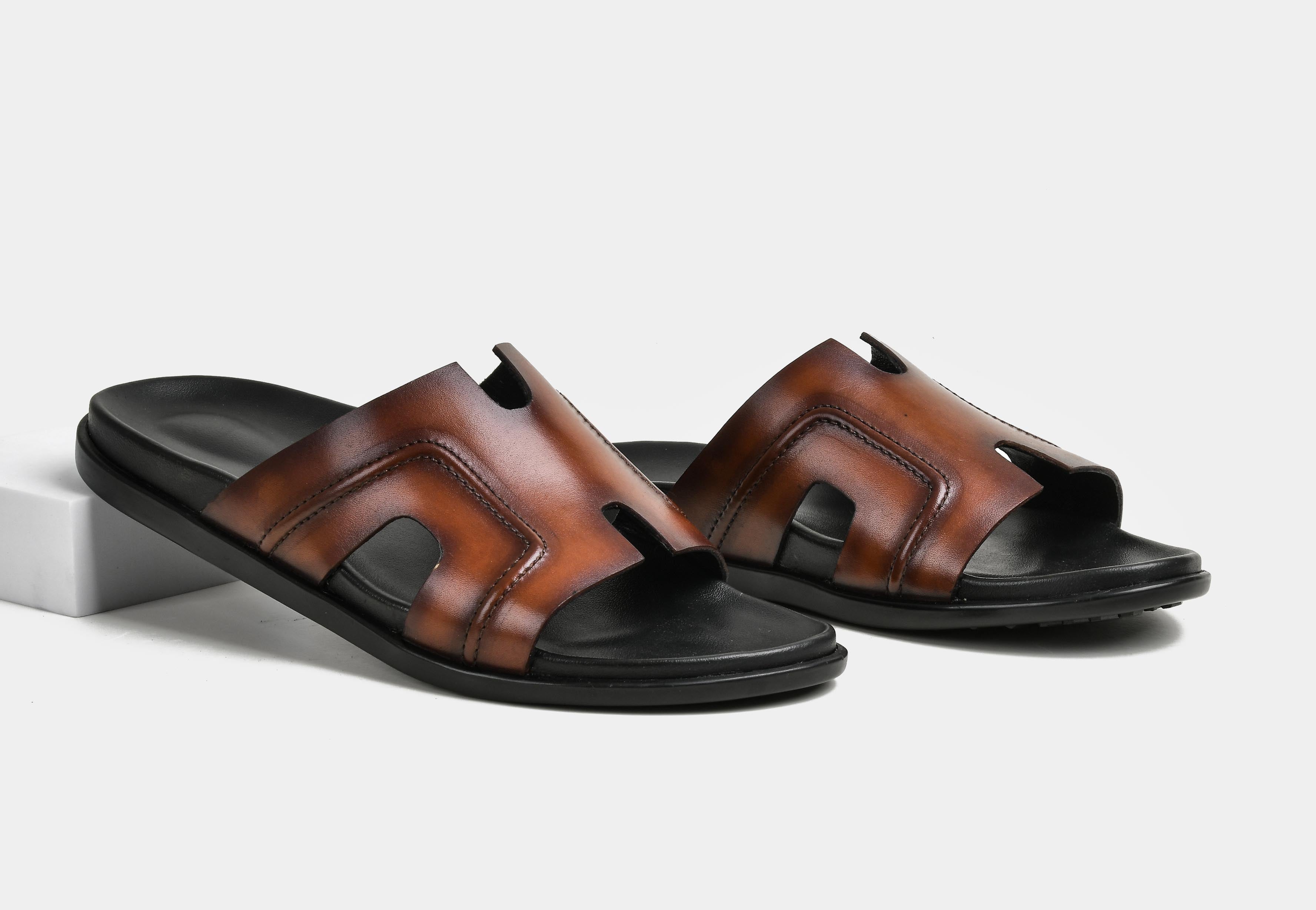 HERMANO | MEN TAN CUT-OUT SLIDERS