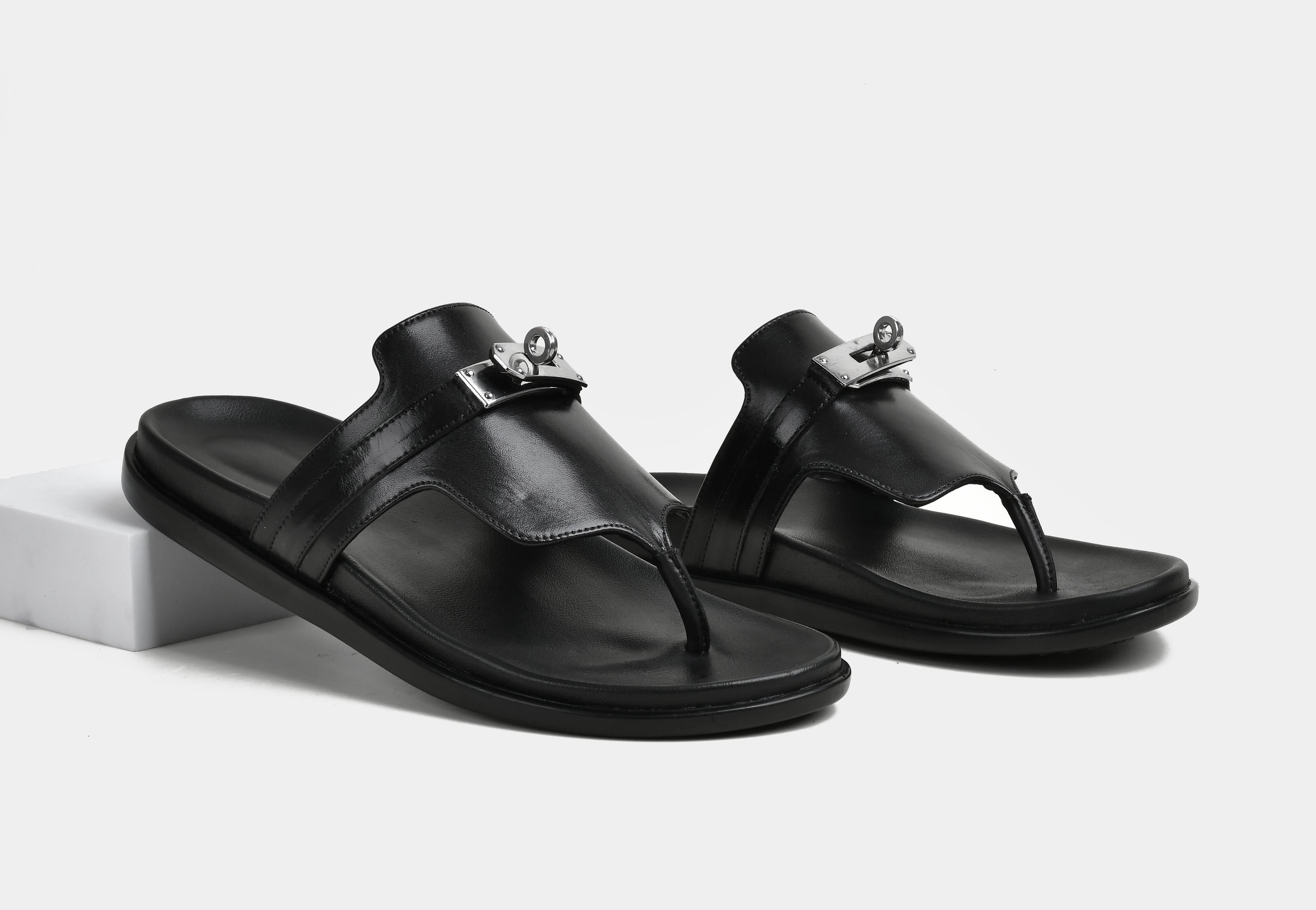 TORINO | MEN BLACK LEATHER TOE-RING SLIDERS